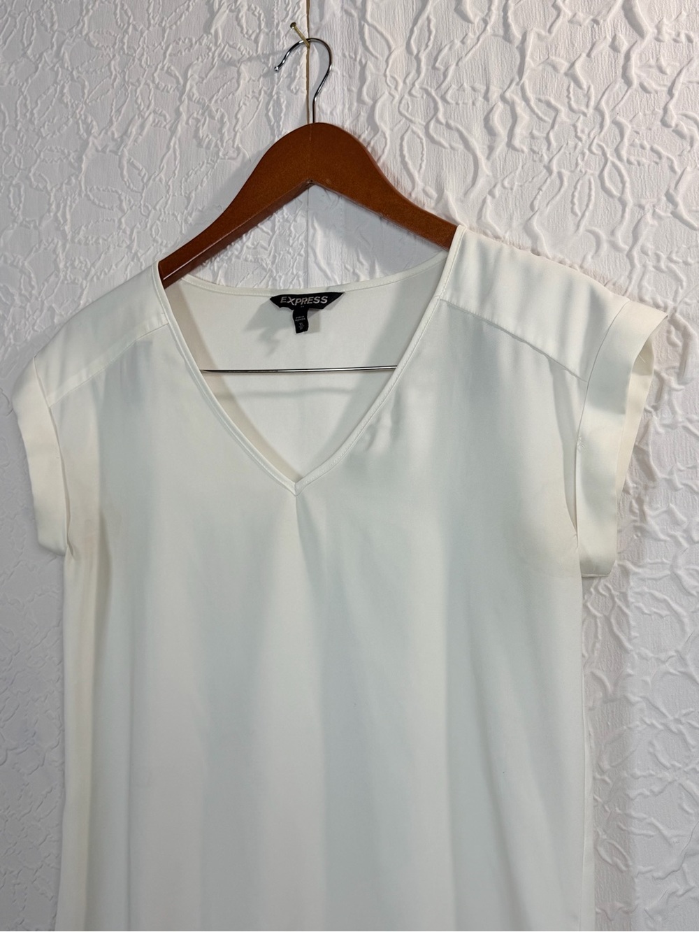 Express White Silky V Neck Lightweight Blouse Top Sz XS - Picture 7 of 14